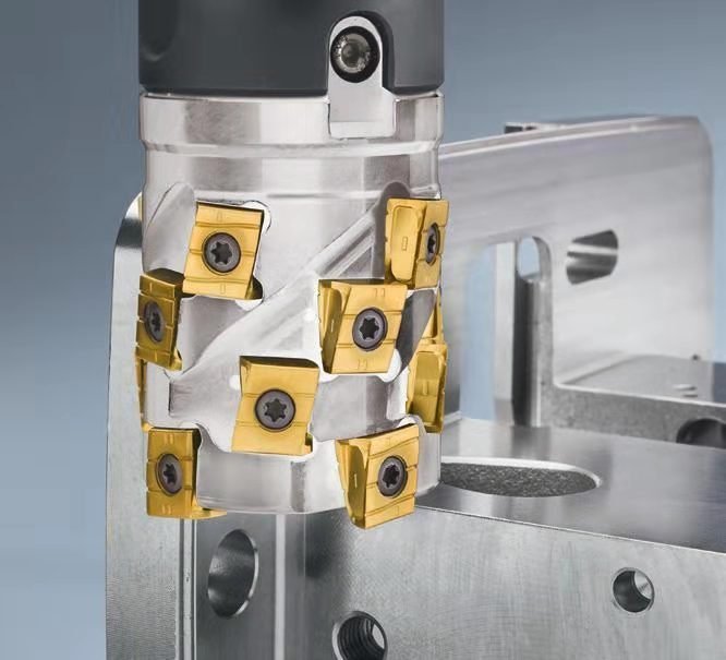 肩フライス工具